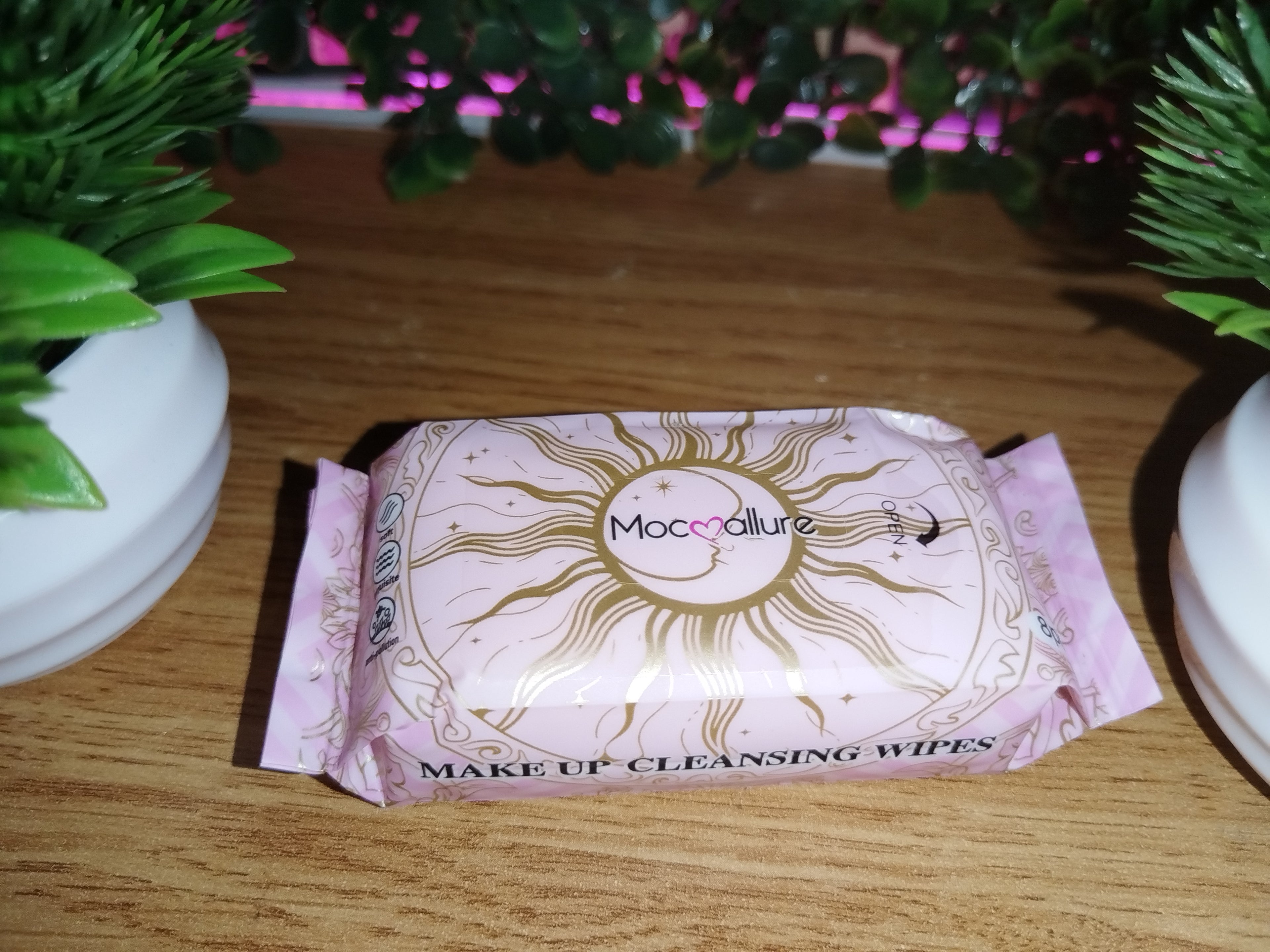 Mini Make Up Cleansing Wipes 8pcs Mocallure