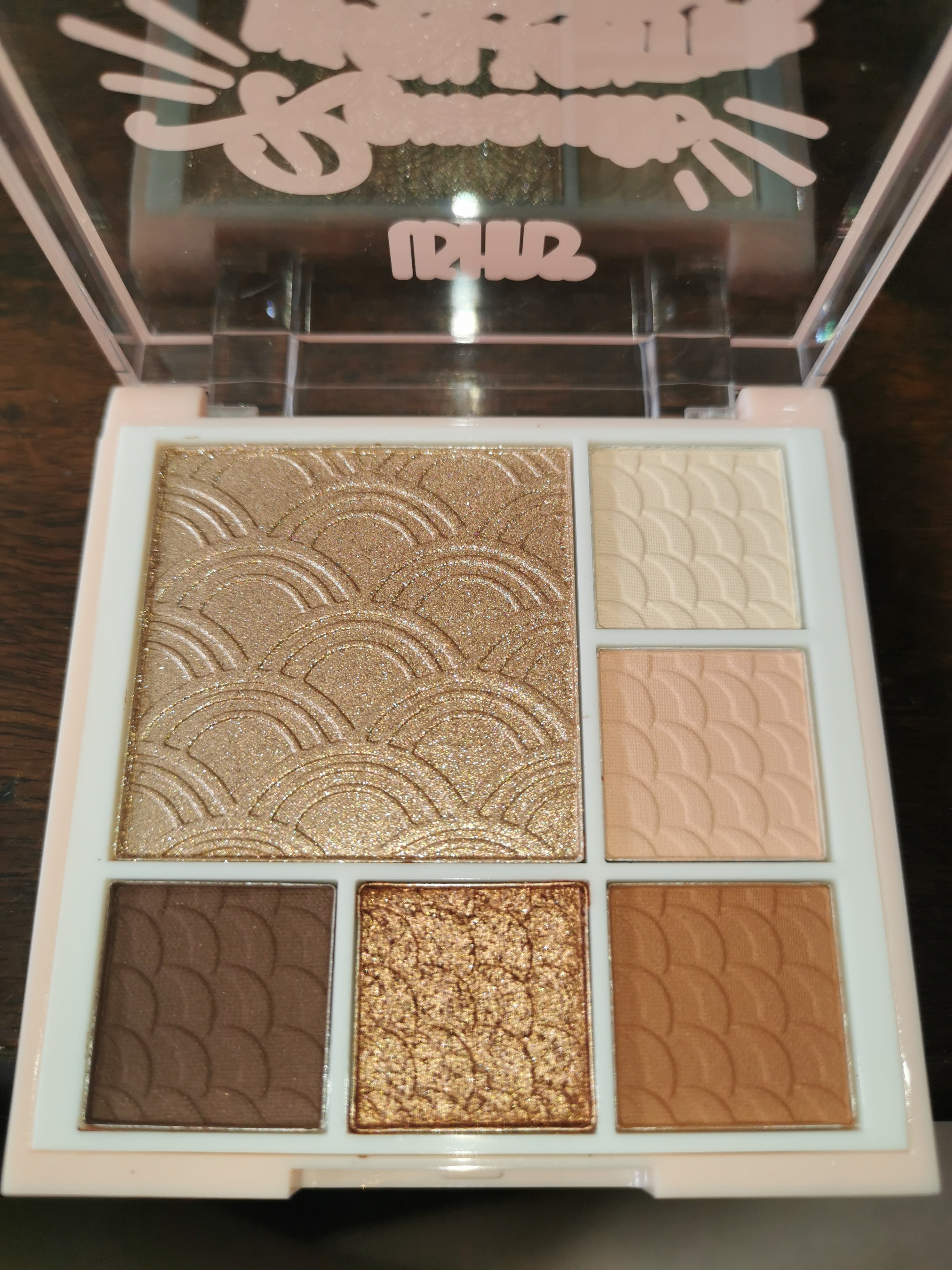 Highlighter + eyeshadow pallet